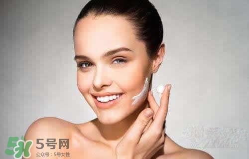 涂了隔離還要涂bb霜嗎？先涂隔離還是先涂bb霜？