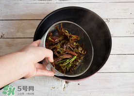 香椿為什么要用開水燙？香椿用開水燙多久？