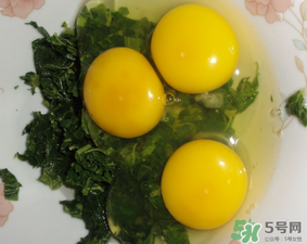 痛風(fēng)能吃香椿炒雞蛋嗎？痛風(fēng)患者吃香椿炒雞蛋好嗎？