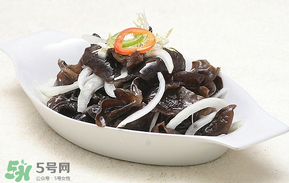 洋蔥和木耳可以一起吃嗎？洋蔥可以和木耳一起炒嗎？