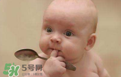 四個(gè)月的寶寶可以喝果汁嗎？寶寶四個(gè)月能喝果汁嗎？