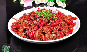 小龍蝦去頭還是不去頭？小龍蝦是吃去頭的好還是不去頭的好？