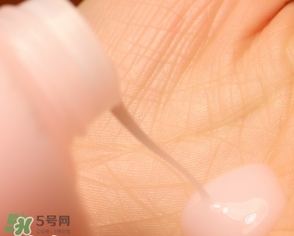 蘭嘉絲汀粉水和蘭蔻粉水哪個好？蘭嘉絲汀粉水和蘭蔻粉水對比