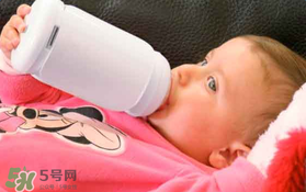 寶寶喝水喝奶要分開用奶瓶嗎？奶瓶喝水和喝奶要分開嗎？