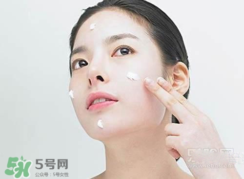 肌底液可以當(dāng)精華用嗎？肌底液可以代替精華嗎？