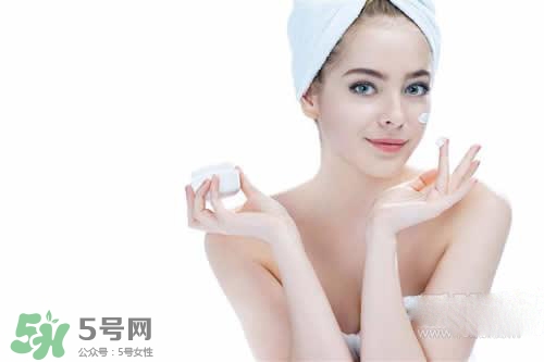 肌底液晚上可以用嗎？肌底液白天還是晚上用