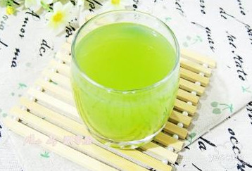 芹菜汁喝生的還是喝熟的？芹菜汁生喝好還是煮熟好