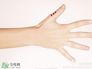 來(lái)月經(jīng)想睡覺(jué)是咋回事？為什么月經(jīng)期間很困