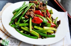 蒜苔炒肉怎么做才好吃？蒜苔炒肉的做法