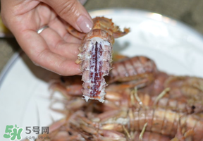 皮皮蝦中間硬的能吃嗎？皮皮蝦中間硬的是什么？