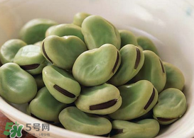 蠶豆要?jiǎng)兤?？新鮮蠶豆怎么快速剝皮？
