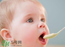 寶寶幾個月可以吃水果泥？寶寶多大可以吃果泥？