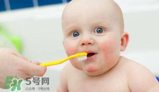 寶寶不肯刷牙一刷就哭怎么辦？怎么樣讓寶寶養(yǎng)成刷牙的習慣？