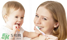 寶寶不肯刷牙一刷就哭怎么辦？怎么樣讓寶寶養(yǎng)成刷牙的習慣？