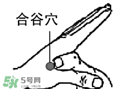 媽媽病毒性感冒需要停止喂奶嗎？媽媽感冒了喂奶需要注意什么？