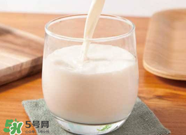 蠶豆和牛奶可以同吃嗎？吃蠶豆可以喝牛奶嗎？