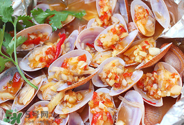 花甲能和白酒一起吃嗎？花甲和白酒在一起會(huì)食物中毒嗎？