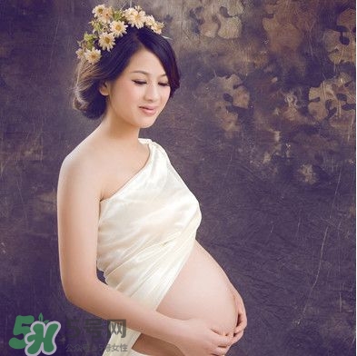孕婦摸肚子會(huì)繞頸嗎？孕婦摸肚子胎兒能感受到嗎？