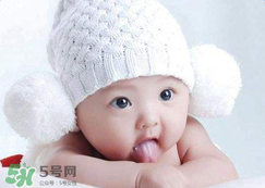 如何判斷新生兒已經(jīng)吃飽？新生兒吃飽了有什么表現(xiàn)？