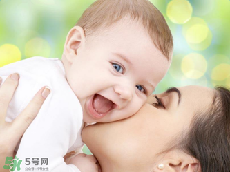 哺乳期媽媽用護(hù)膚品對(duì)寶寶有影響嗎？哺乳期能不能用護(hù)膚品？