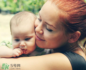 哺乳期媽媽用護(hù)膚品對(duì)寶寶有影響嗎？哺乳期能不能用護(hù)膚品？