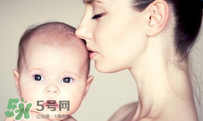 寶寶一般在什么時(shí)候會(huì)叫爸爸媽媽？寶寶說話和智力有關(guān)系嗎