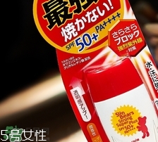 近江兄弟防曬霜紅色藍(lán)色哪個(gè)好？近江兄弟小熊防曬霜紅色藍(lán)色對(duì)比