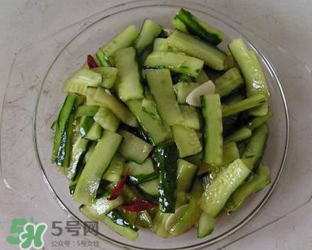 刀拍涼拌黃瓜怎么做？最簡(jiǎn)單的涼拌黃瓜