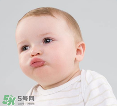 寶寶頭皮上的污垢可以摳掉嗎？寶寶頭上的頭垢該怎么處理？