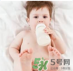 奶酪酸奶能給寶寶補(bǔ)鈣嗎？如何為寶寶選擇奶制品補(bǔ)鈣？