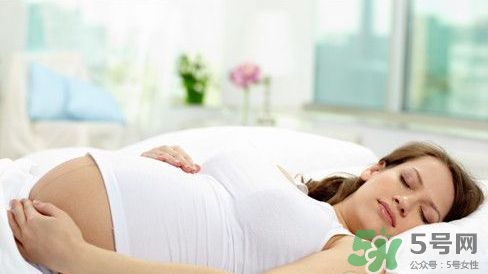 孕期什么睡姿對寶寶好？孕期怎么睡對胎兒好？