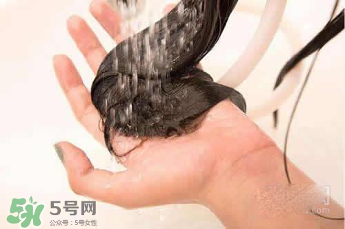 用染發(fā)膏前要不要洗頭？用染發(fā)膏要提前幾天洗頭？