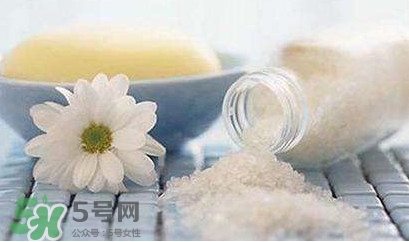 食用鹽可以洗臉嗎？用食用鹽洗臉好嗎？