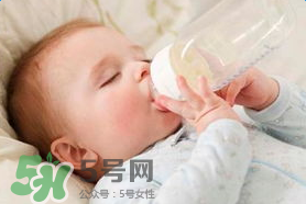 寶寶溢奶怎么辦？寶寶溢奶怎么做？