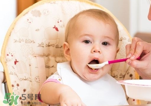 嬰兒多大可以吃鹽？嬰兒幾個(gè)月可以吃鹽