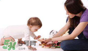 一歲寶寶玩什么游戲好？一歲寶寶適合玩什么游戲？
