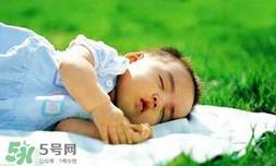 寶寶曬太陽怎么曬？最佳的曬太陽時間