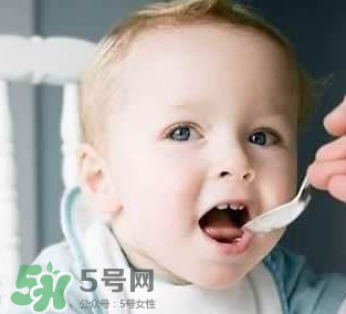 寶寶吃魚肝油什么時(shí)間吃最好？嬰兒吃魚肝油吃到什么時(shí)候？