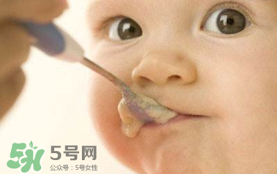 寶寶吃米粉拉綠便便怎么回事？寶寶吃米粉拉綠色要緊嗎？