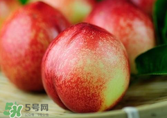 吃油桃需要削皮嗎？吃油桃剝皮吃還是不剝？