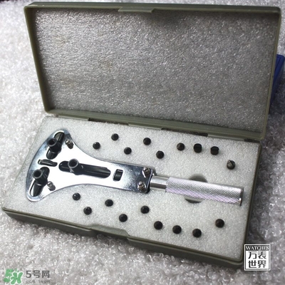 dw手表怎么換電池？dw丹尼爾惠靈頓手表?yè)Q電池步驟