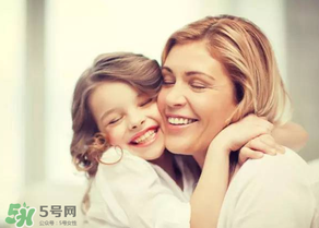 2017年母親節(jié)送什么口紅？2017年送媽媽口紅什么顏色好？