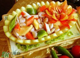 甜瓜和海鮮能一起吃嗎？吃海鮮能吃香瓜嗎？