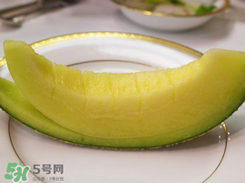 甜瓜和海鮮能一起吃嗎？吃海鮮能吃香瓜嗎？
