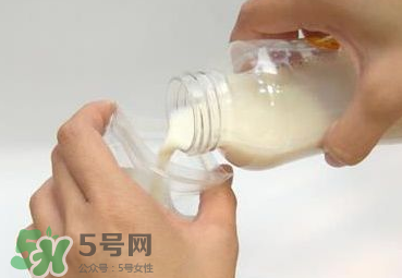 開(kāi)水沖奶粉會(huì)破壞營(yíng)養(yǎng)嗎？什么水溫沖奶粉好？