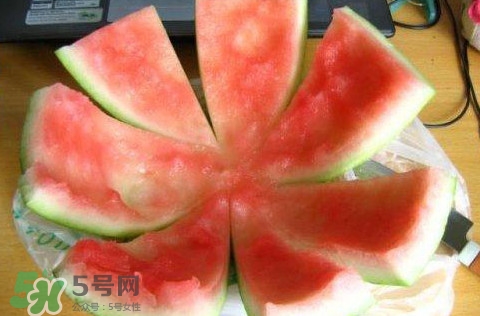 西瓜皮敷臉有什么作用？西瓜皮敷臉有什么好處