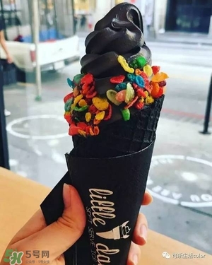 炭黑冰淇淋好吃嗎？炭黑冰淇淋哪里買？
