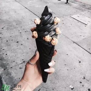 炭黑冰淇淋好吃嗎？炭黑冰淇淋哪里買？