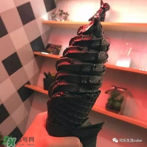 炭黑冰淇淋好吃嗎？炭黑冰淇淋哪里買？