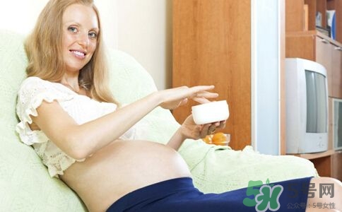 孕婦能抹護膚品嗎？孕婦能化妝嗎？